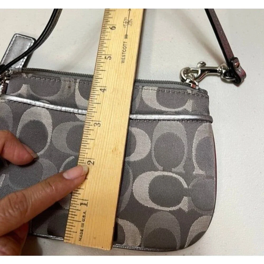 COACH SIGNATURE C SMALL SILVER WRISTLET F45659 SILVER/GREY WHITE